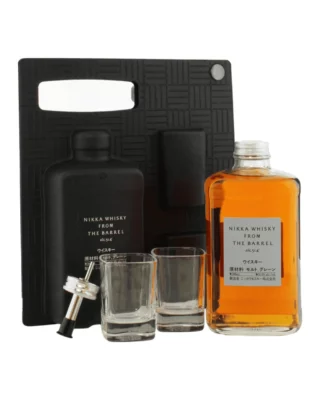 Coffret Nikka From the Barrel 50 cl avec bouteille, deux verres highball et bec verseur sur fond blanc